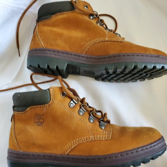 Woman's Timberland sz 8~SALE - Picture 1 of 6